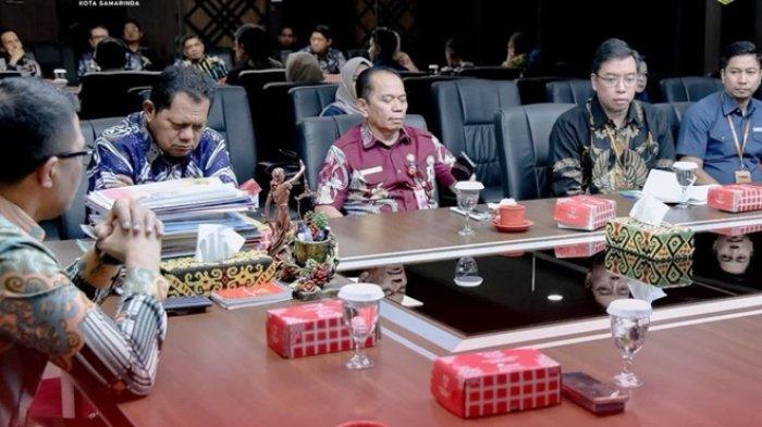 Pemkot Samarinda bersama BPJS Kesehatan Samarinda saat audiensi di Balaikota, membahas penyelesaian tunggakan iuran BPJS Kesehatan serta tantangan fiskal yang dihadapi pemerintah daerah (16/1/2025). / Dok Pemkot Samarinda