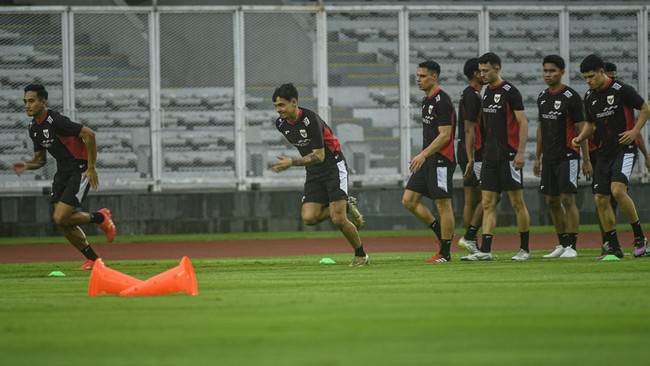 latihan-timnas-indonesia-jelang-melawan-bahrain-1742640424805_169