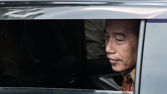 jokowi-laporkan-tuduhan-ijazah-palsu-ke-polda-metro-jaya-1745998344671_169